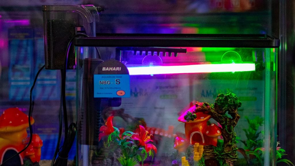 Aquarium tank water filter